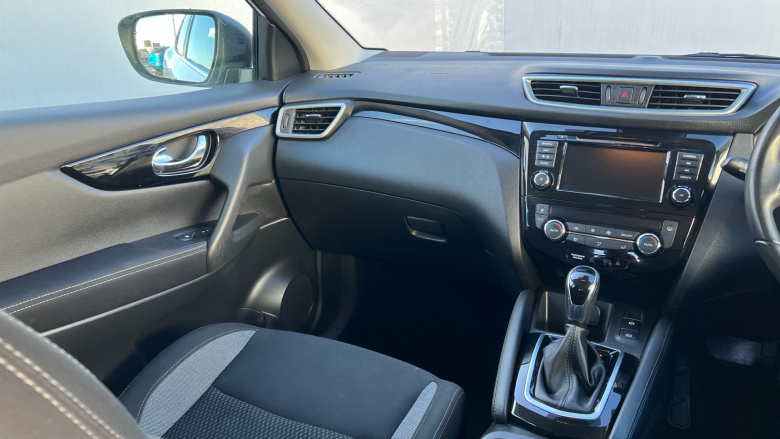 Nissan Qashqai 1.3 DiG-T 160 Acenta Premium 5dr DCT Petrol Hatchback